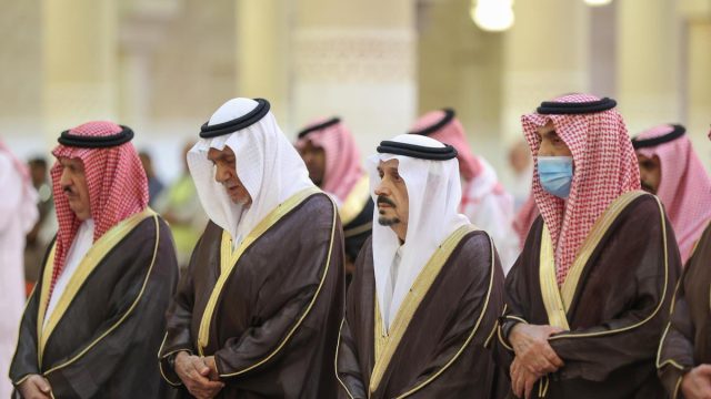 ترند “ خبر متداول “

أمير منطقة الرياض يؤدي صلاة الميت